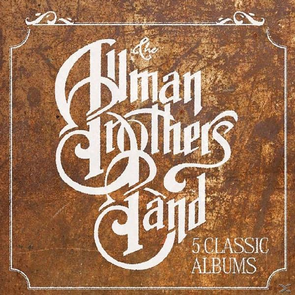 Albumcover mit Text: The Allman Brothers Band, 5 Classic Albums. Gold- und brauner Hintergrund.