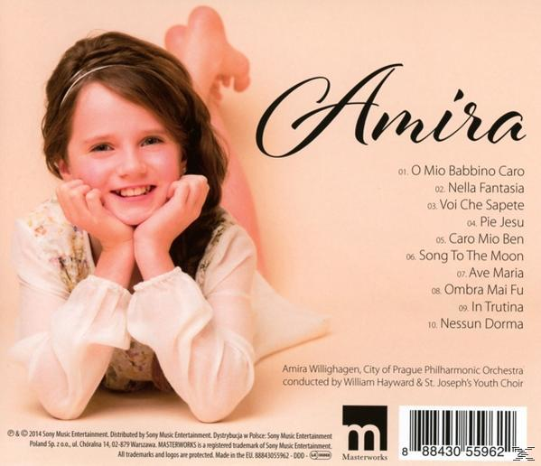 CD-Cover, ein lächelndes Mädchen liegt. Text: Amira, Songtitel und ein Logo.
