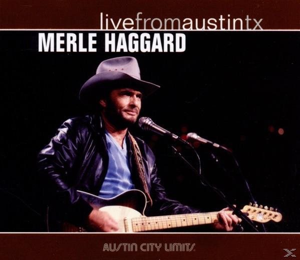Merle Haggard a színpadon, gitározik. A 'livefromaustintx' felirat.