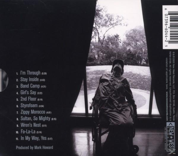 CD-Rückseite: Mann im Rollstuhl am Fenster. Album-Trackliste und Credits.