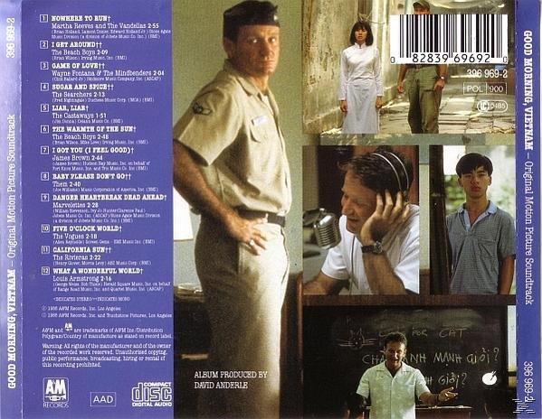 Albumcover mit mehreren Fotos und Text. Enthält einen Mann in Uniform und andere Szenen aus einem Film.