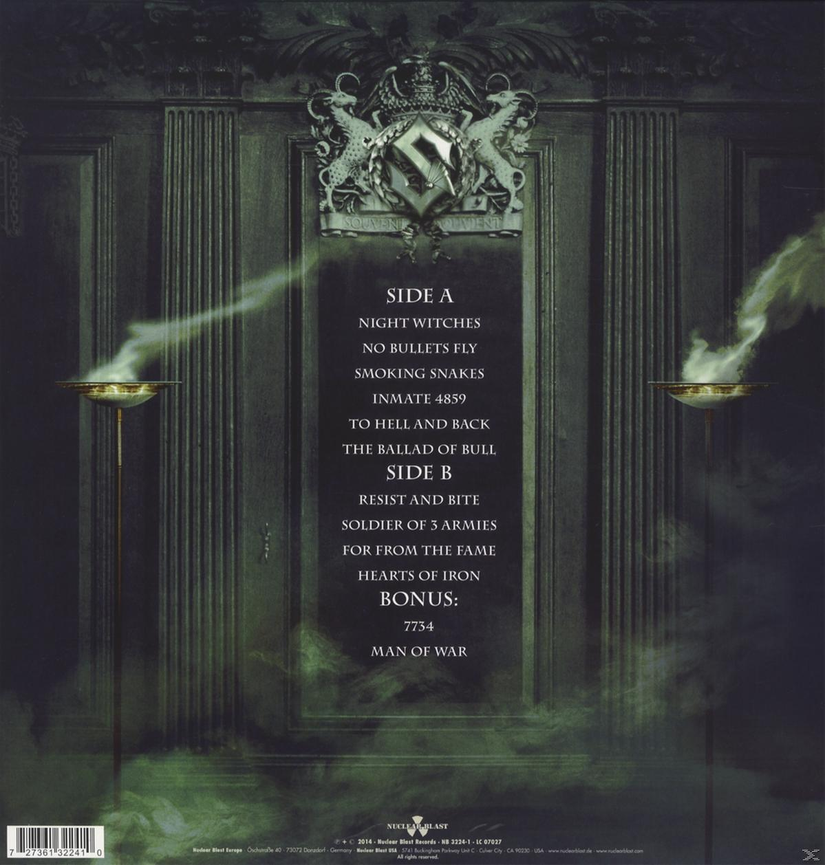 Rückseite des Albums mit Titelliste und einem Hintergrund mit dunklem, kunstvollem Design.