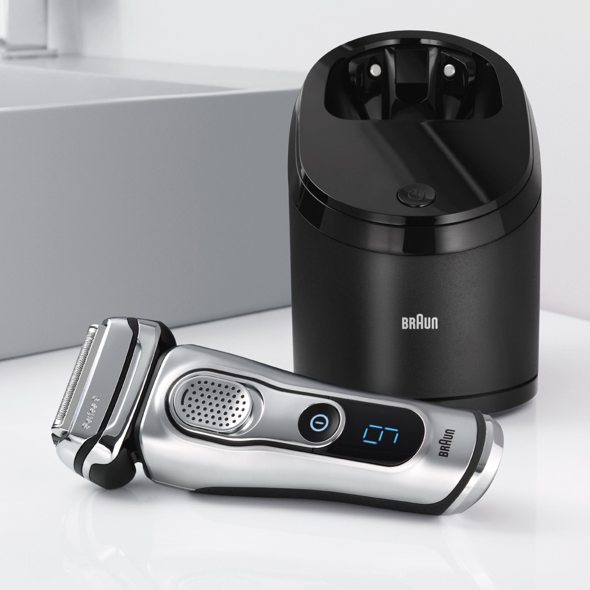 BRAUN SERIES 9 9090 CC + CCR2 Rasierer Silber (Clean&Renew, Reinigungsstation: Ja)