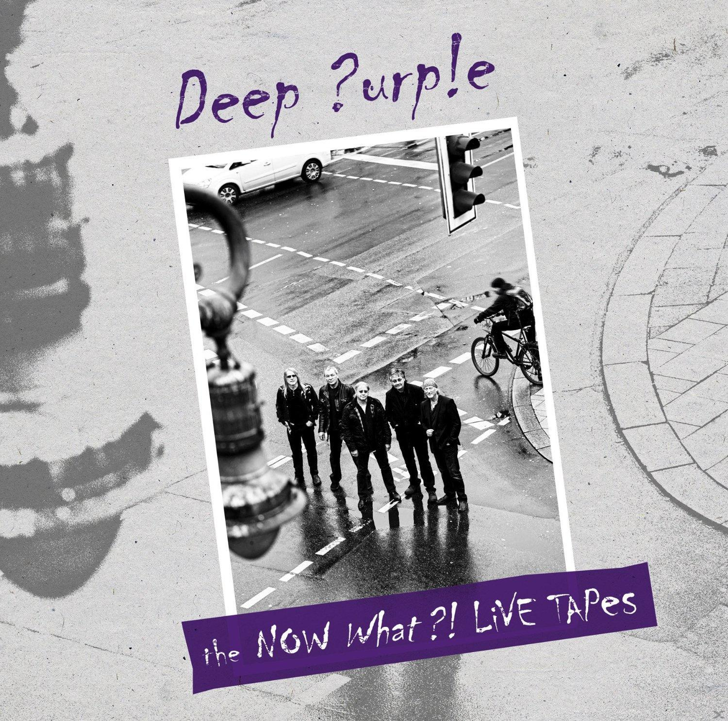 Albumcover: Deep Purple Bandfoto, Titel 'The Now What?! Live Tapes', Text auf lila Hintergrund.