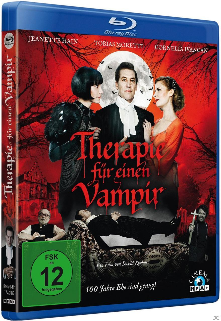 Ein Filmcover mit drei Personen. Ein Vampir und zwei Menschen, mit einem Vollmond im Hintergrund.