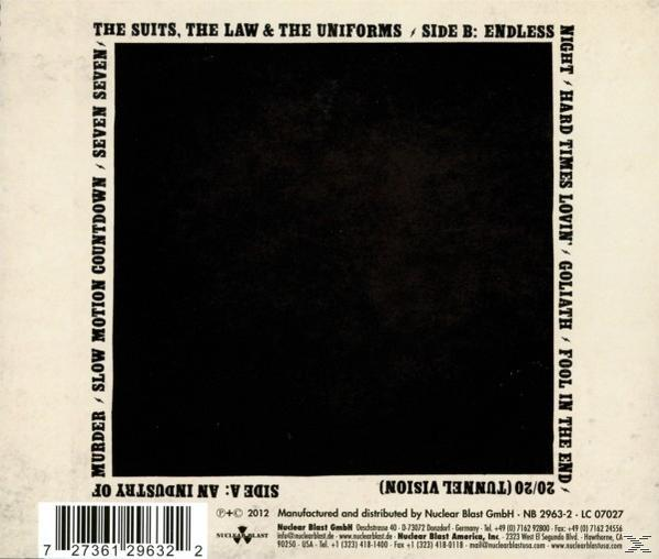 Rückseite eines CD-Covers mit einem schwarzen Quadrat und weißem Text, der die Tracks und Banddetails beschreibt.