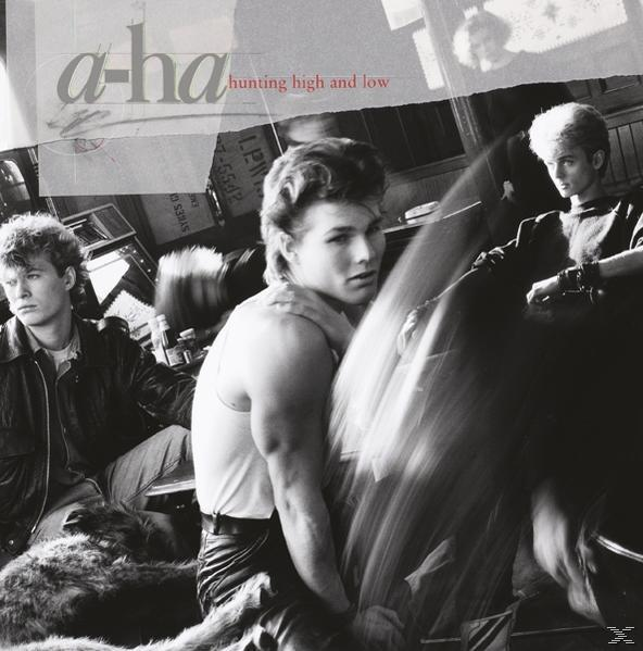 A-ha Albumcover, Schwarzweißfoto von drei Männern. Der Titel lautet: hunting high and low.