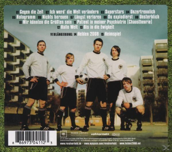 CD-Cover mit Fußballmannschaft in weißen Uniformen auf grünem Hintergrund.