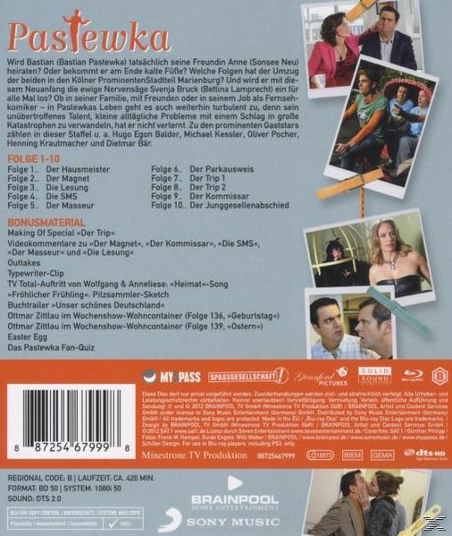 DVD-Cover für die Pastewka-Show. Bilder von Personen in Rahmen, Text und Episodenlisten.