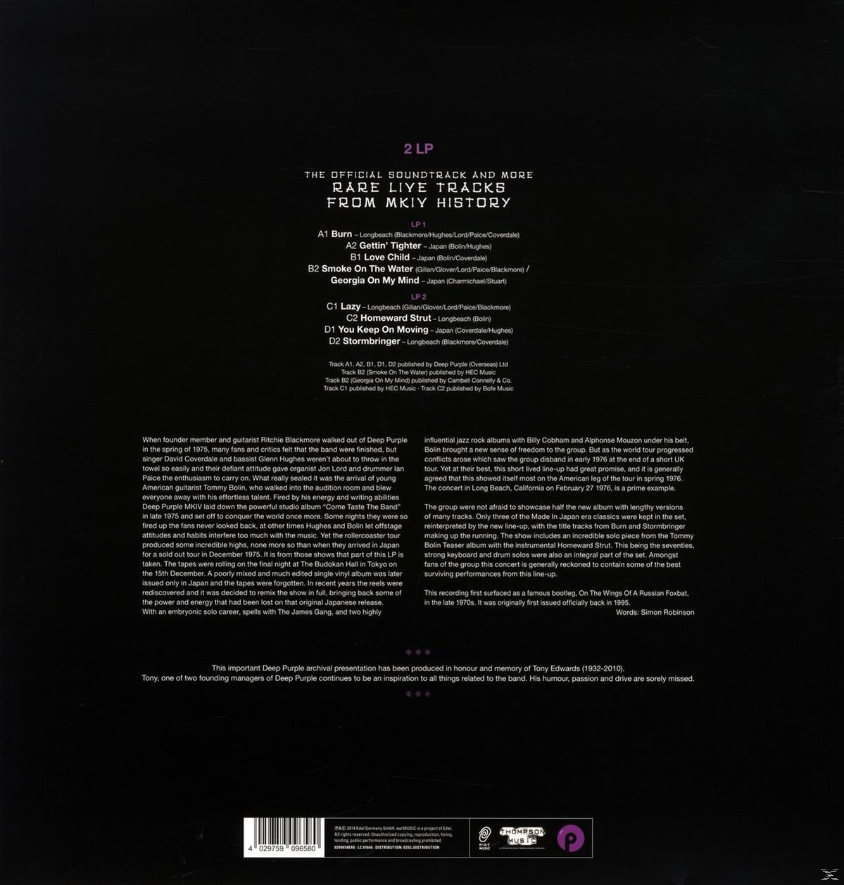 Die Rückseite eines Albums mit Text und schwarzem Hintergrund.