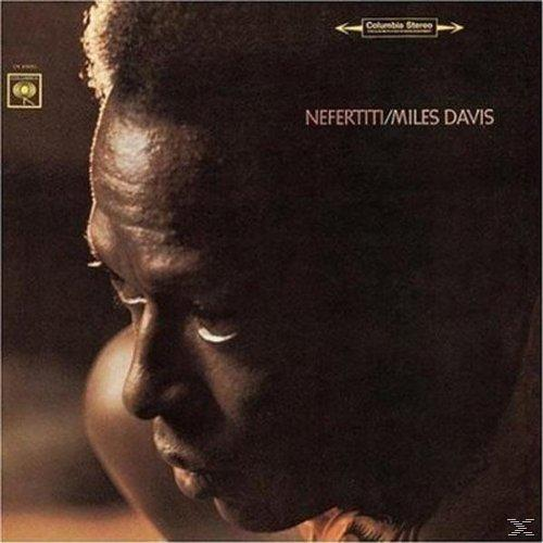 Miles Davis - Nefertiti album borítója, egy emberi arc közeli képével.
