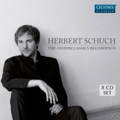 Herbert Schuch Albumcover. Ein Mann in schwarzer Jacke sitzt. Oehms Classics Logo.