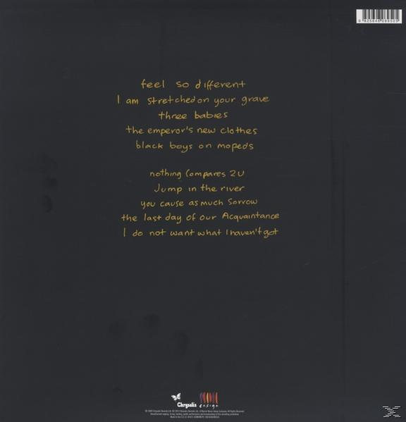 Album hátlapja dalszövegekkel nyomtatva. Az album neve nem látható.