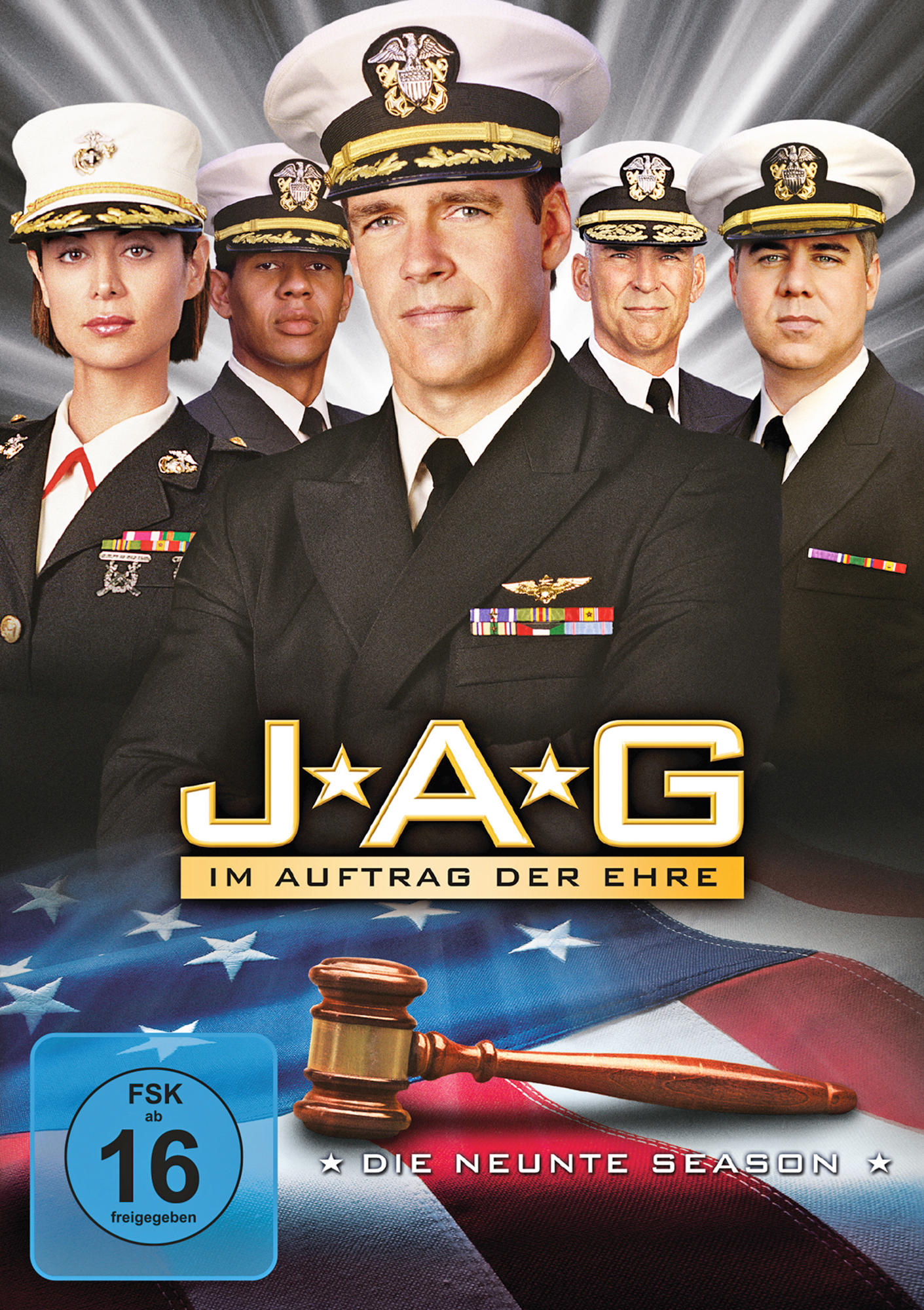 DVD-Cover mit Marineoffizieren, dem Titel JAG und einer Flagge.