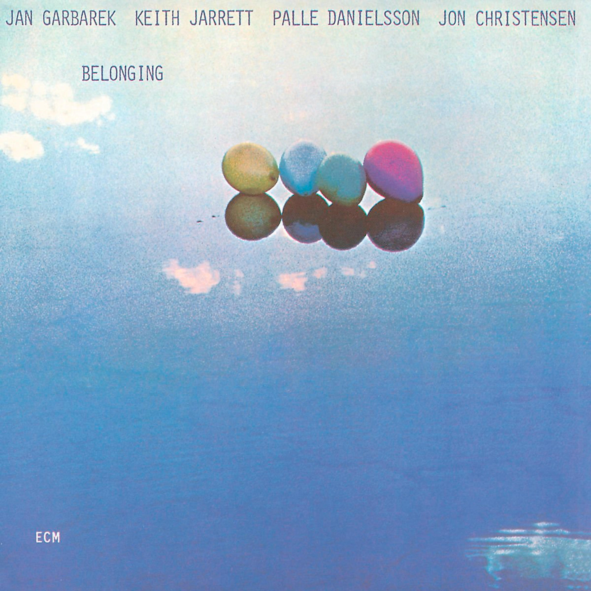 Albumcover mit vier bunten, schwebenden Kugeln. Der Künstler ist Jan Garbarek und andere.
