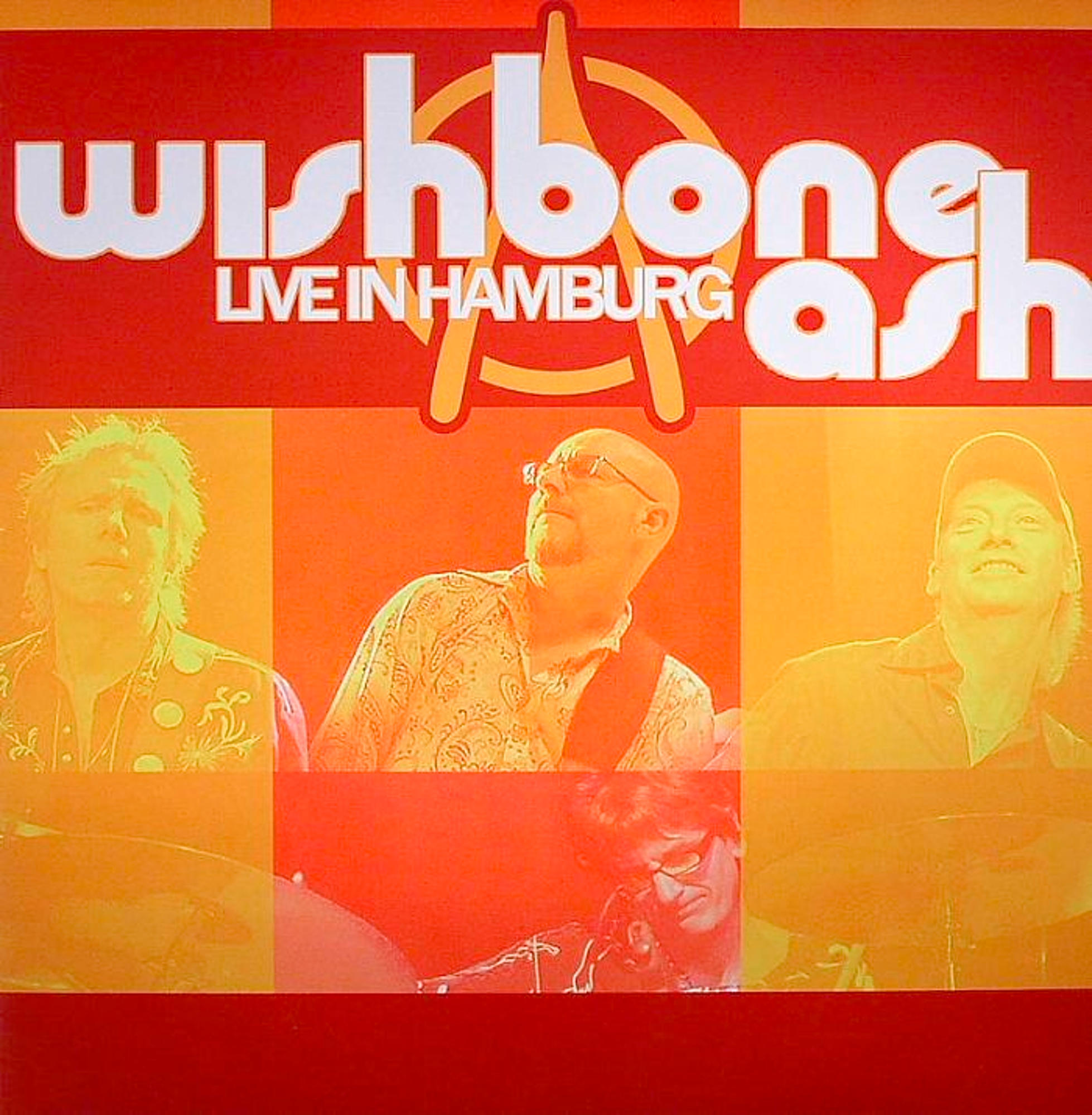 Albumcover mit vier Männern, Wishbone Ash-Text und Live in Hamburg. Roter und orangefarbener Hintergrund.