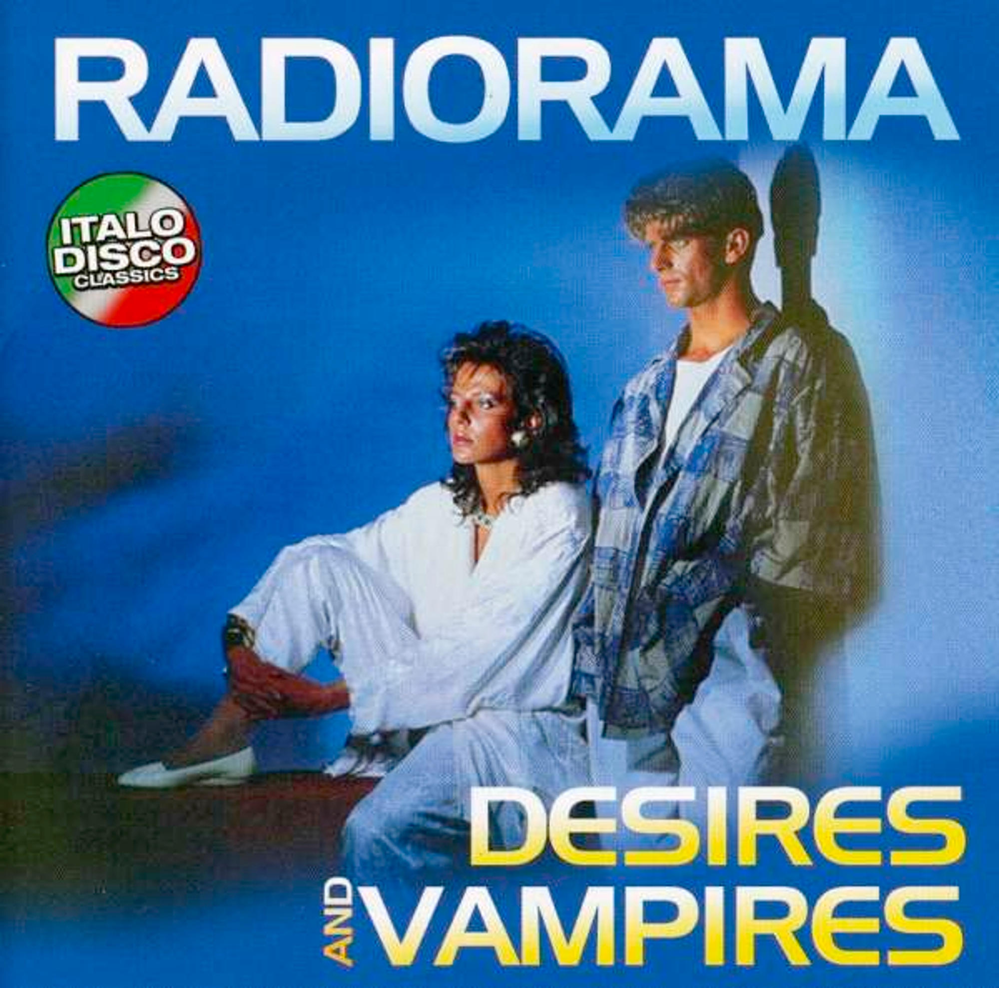 Albumcover mit zwei Personen vor blauem Hintergrund mit Text.