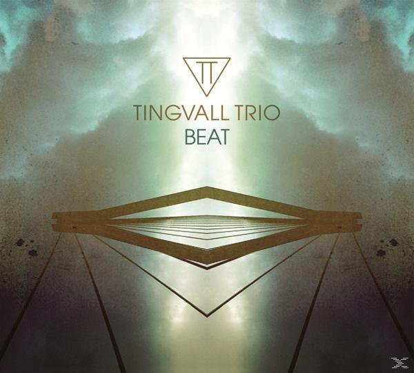 Albumcover: 'Tingvall Trio Beat' mit geometrischem Golddesign vor Himmel.
