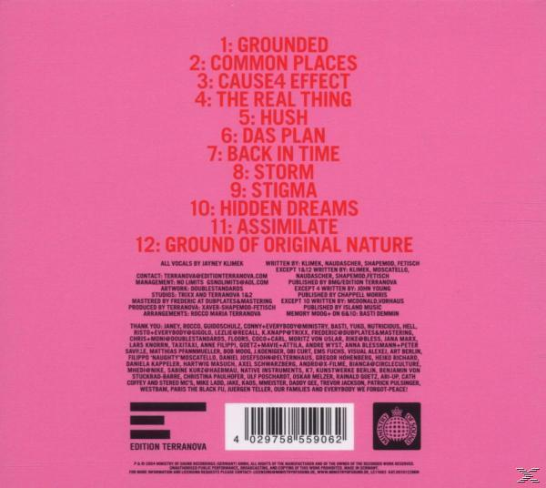 Album-Rückseite mit Text, der Songtitel und Credits auflistet. Der Hintergrund ist hellgrau.