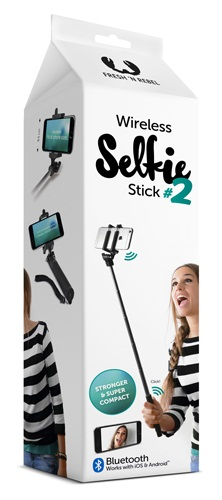 Een productverpakking voor een draadloze selfiestick met een telefoon eraan en een vrouw die er een vasthoudt.