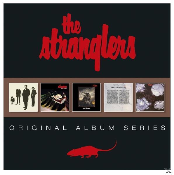 Albumcover mit mehreren Albumcovern und dem Schriftzug 'The Stranglers'.