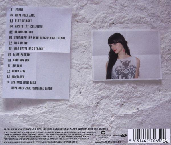 CD-Rückseite mit Titelliste, einem Foto einer Frau und einem Hintergrund aus weißer Backsteinmauer.