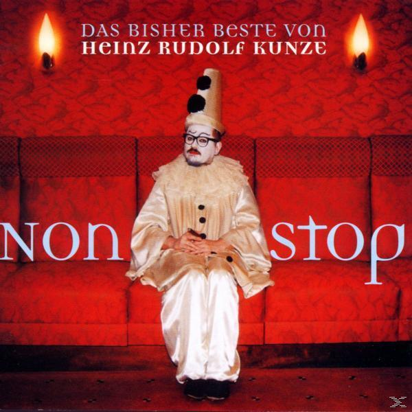 Albumcover mit einem Mann in einem Clownkostüm, der auf einem roten Sofa sitzt. Schriftzug.