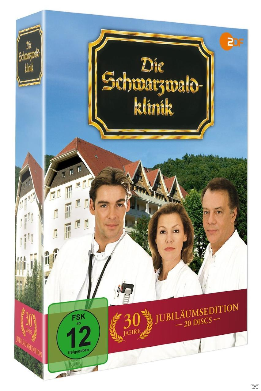 DVD-Cover für 'Die Schwarzwaldklinik' mit drei Personen in weißen Mänteln, einem Gebäude und Logo.