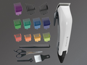 Haarschneider mit Zubehör: Kämme, Schere, Bürste und Kamm.