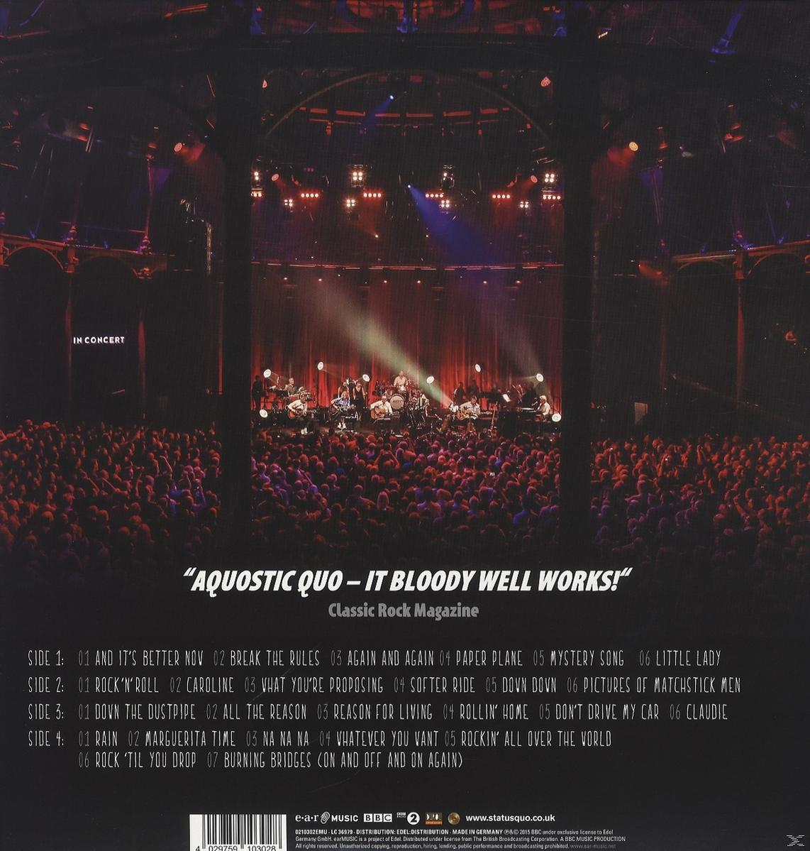 Rückseite eines Live-Musikalbums. Bühnenbeleuchtung, Publikum und Band spielen. Text listet die Songs auf.