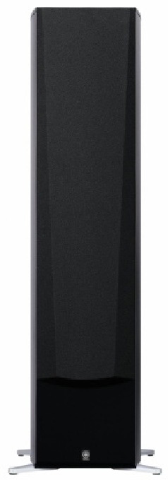 Hoher schwarzer Lautsprecher. Schlankes Design. Silberne Füße. Weißer Hintergrund.