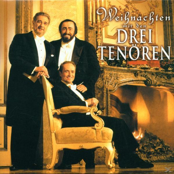A Drei Tenören album borítója. Három férfi ünnepi öltözékben a kandalló mellett, énekelnek.
