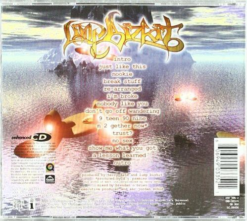 CD-Cover mit Albumtitel und Songtiteln, einer Landschaft mit Wasser und einem Berg.