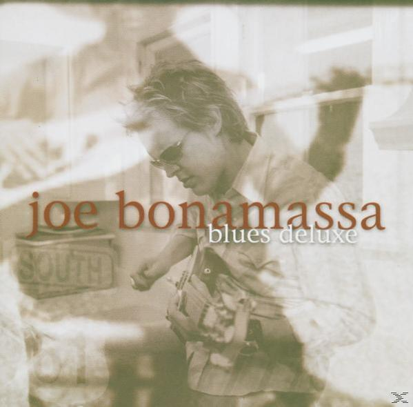 CD borító: Joe Bonamassa, Blues Deluxe. Egy gitározó férfi.