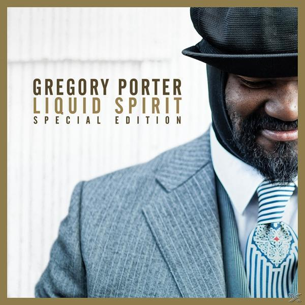 CD-Cover: Gregory Porter, Liquid Spirit Special Edition. Mann im Anzug und Hut, schaut nach unten, lächelt.