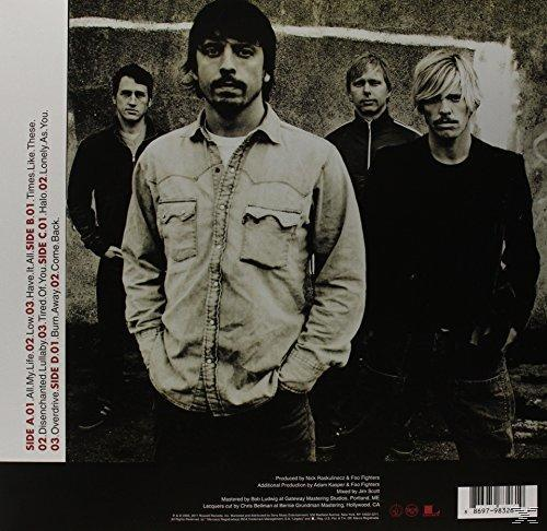 A Foo Fighters album hátlapja. A zenekar tagjai és a számlista részletei.