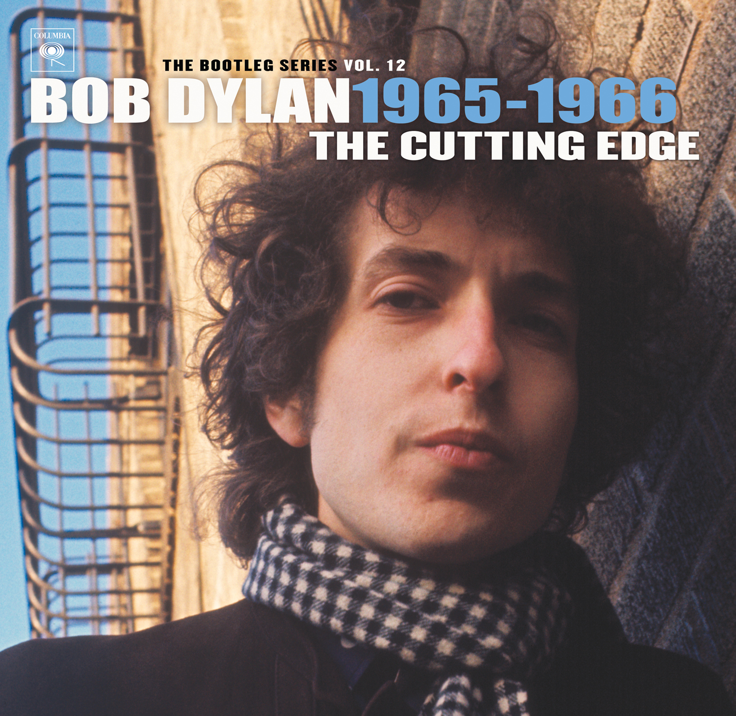 Albumcover: Bob Dylan mit schwarzem Schal und Mantel. Der Titel ist in weißer Schrift auf blauem Hintergrund.