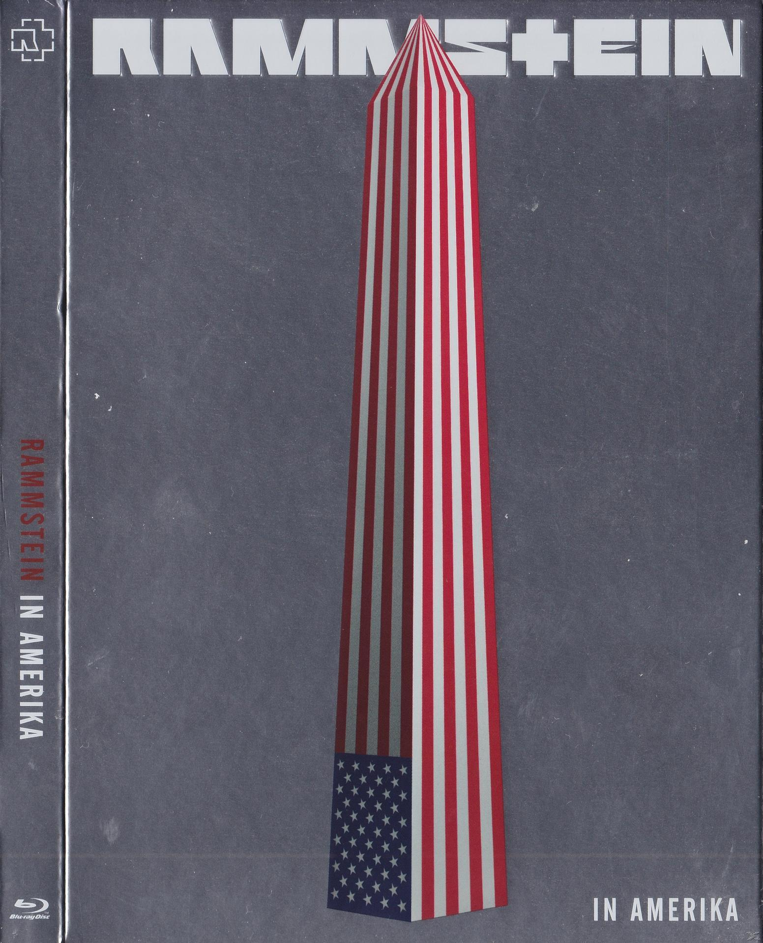 Ein CD-Cover mit einer hohen, gestreiften Struktur und dem Bandnamen RAMMSTEIN. Die amerikanische Flagge wird gezeigt.