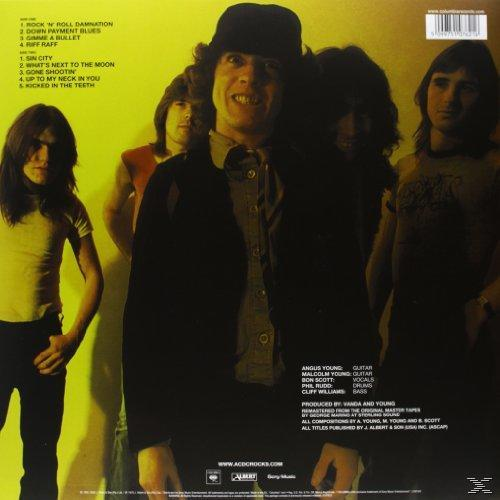 Albumcover mit Bandmitgliedern vor gelbem Hintergrund. Text enthält Bandnamen und Titelliste.