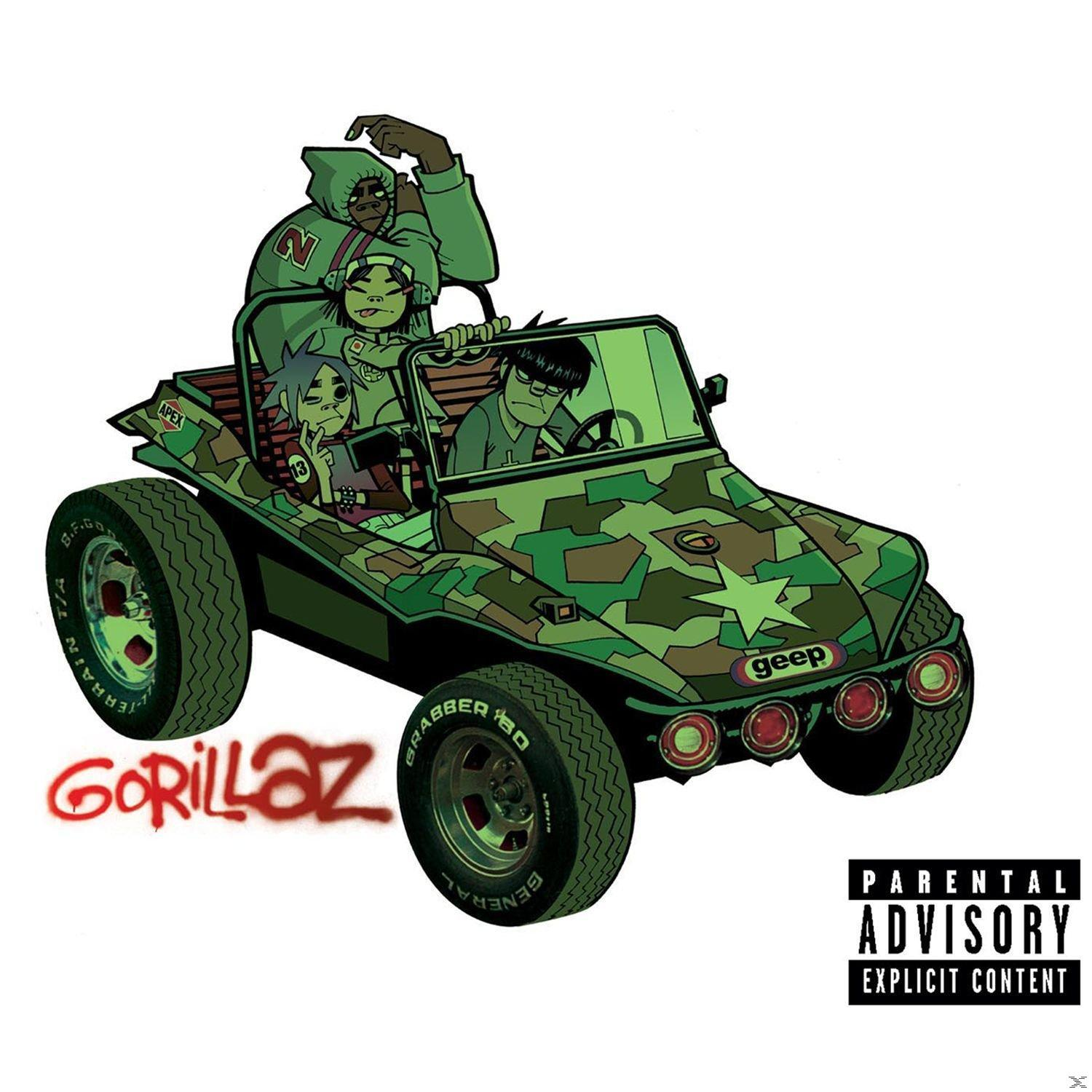 Gorillaz band in camouflage buggy. Vier cartoonfiguren in de auto, met "Gorillaz" en waarschuwing.