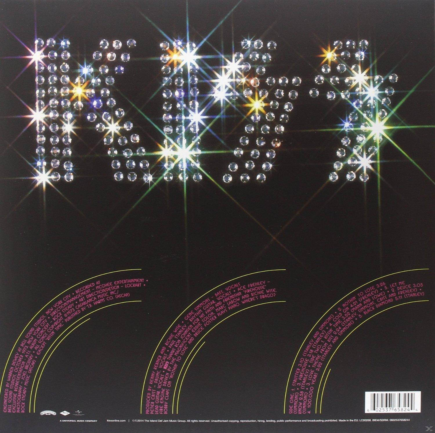 Albumcover mit dem Wort KISS in glitzernden Edelsteinen. Schwarzer Hintergrund mit Credits und Songtiteln.