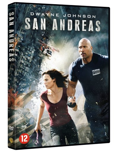 DVD-hoes voor 'San Andreas'. Dwayne Johnson en een vrouw rennen weg van een instortend gebouw. Engelse tekst.