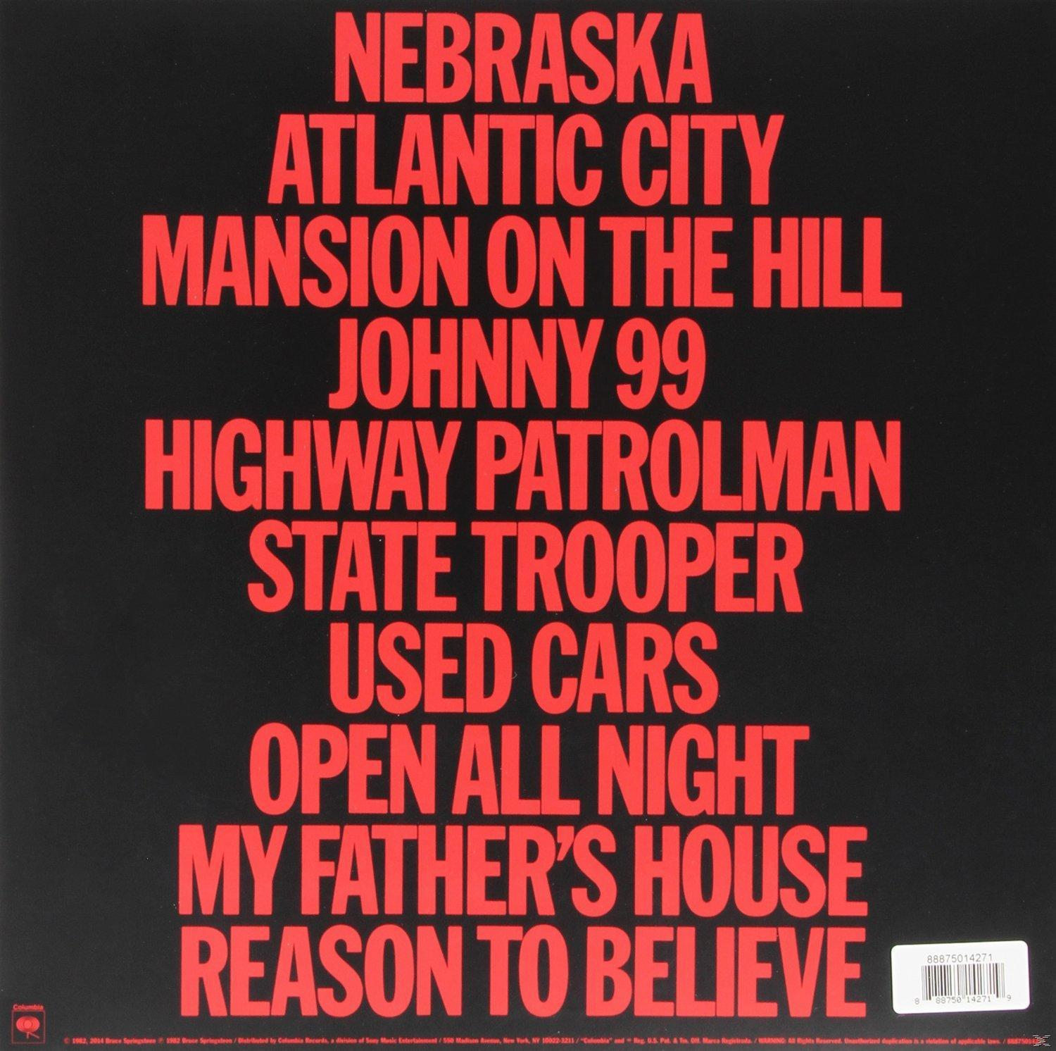 Albumcover mit Titelliste. Roter Text auf schwarzem Hintergrund. Barcode unten rechts.