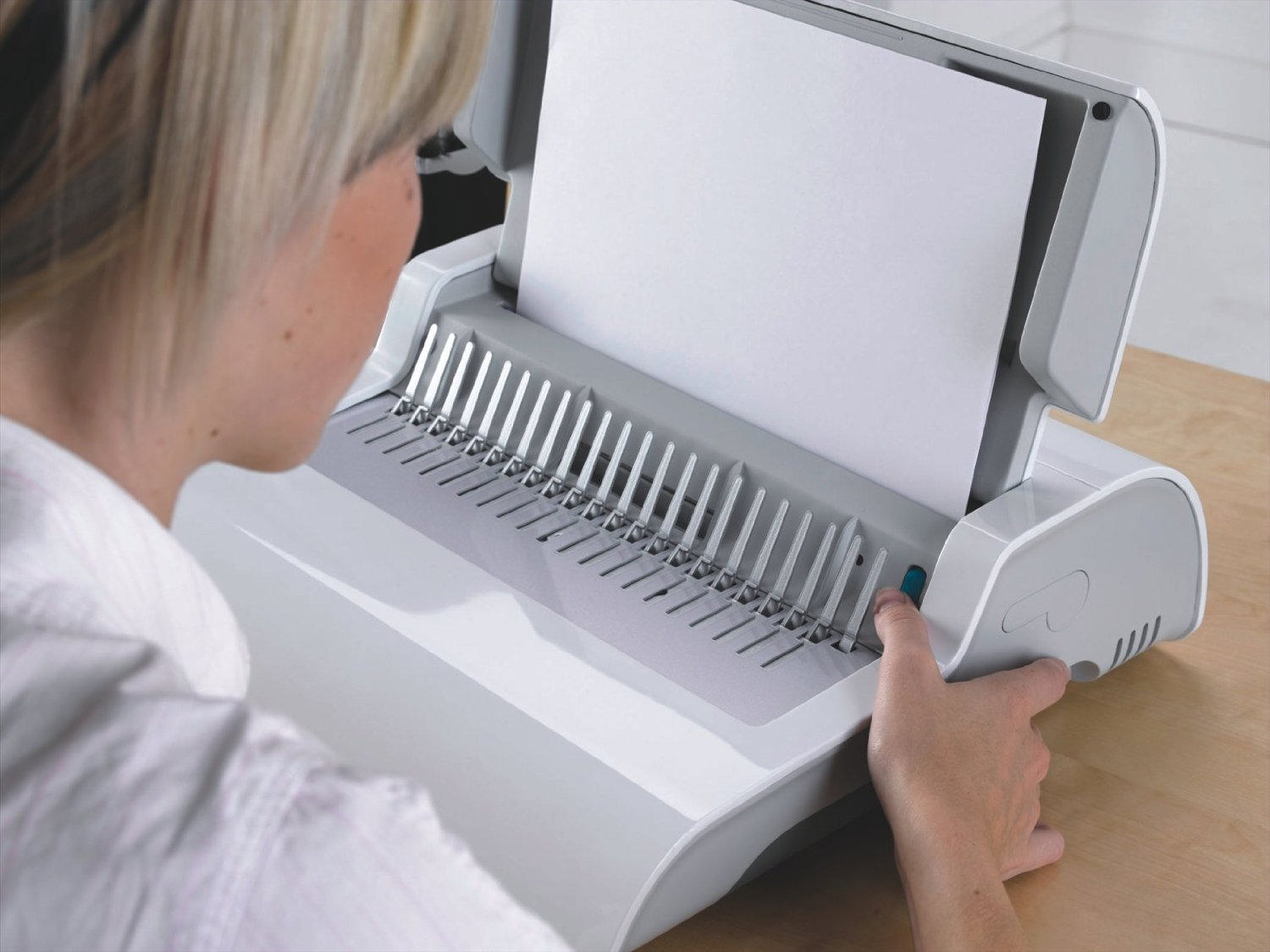 FELLOWES Plastik Spiralli Cilt Makinesi Elektrikli Pulsar