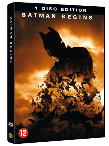 Batman Begins dvd-hoes: Batman voor een oranje hemel met vleermuizen.