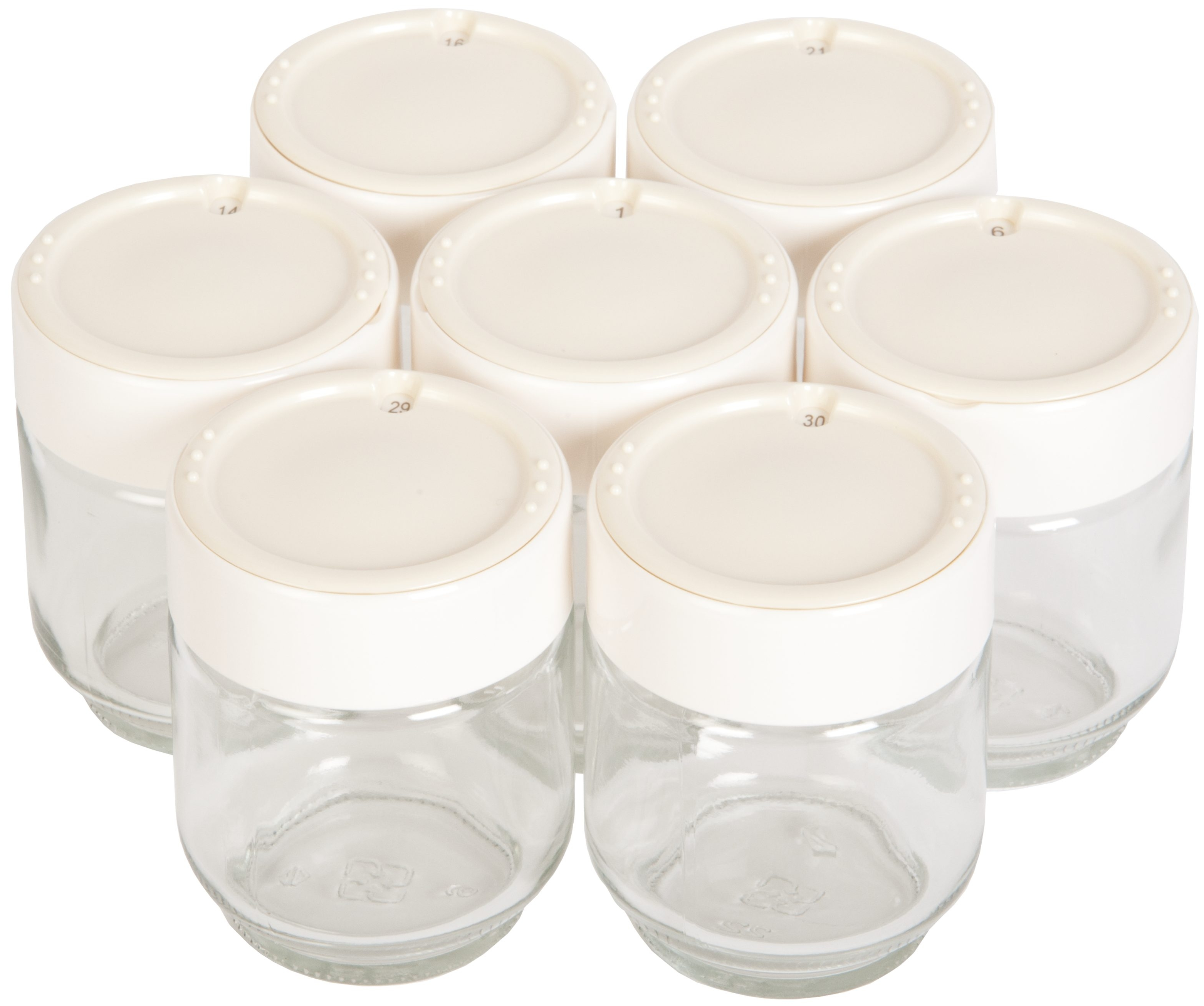 Zeven heldere glazen potten met witte deksels, gerangschikt in een cirkel op een witte achtergrond.