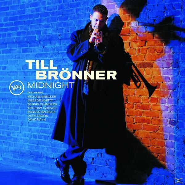 Albumcover. Mann spielt Trompete, dunkler Mantel. Titel "Midnight" und Künstlername.