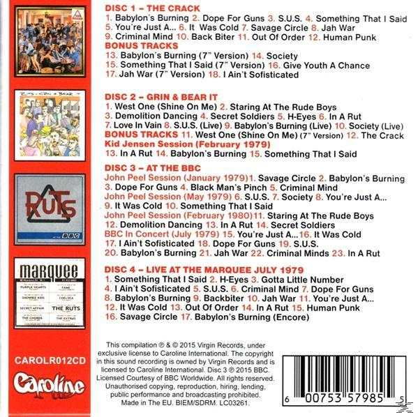 CD-Compilation mit Titellisten auf weißem Hintergrund. Mehrere Discs und ein Bandfoto.