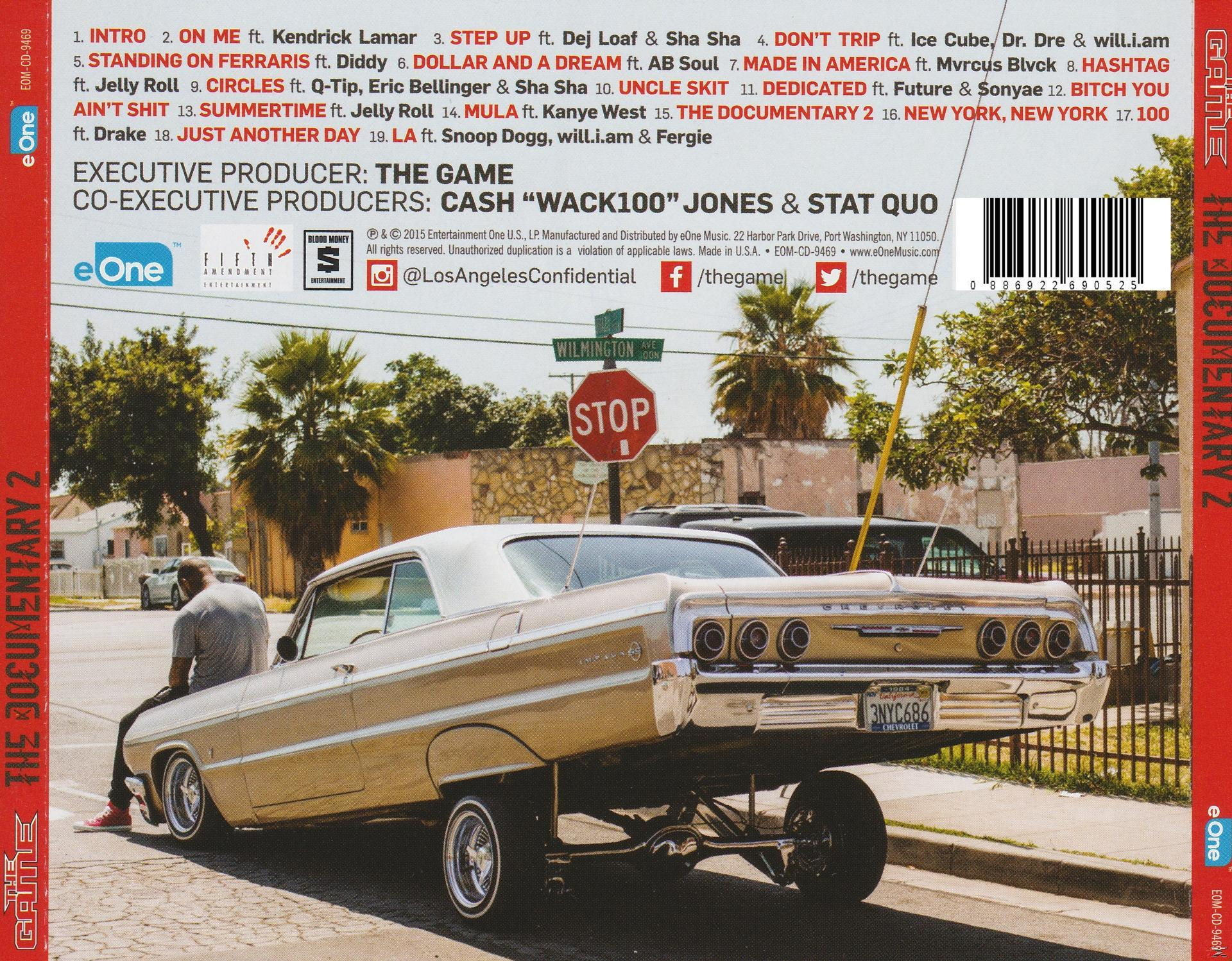 Rückseite eines CD-Covers mit einem Auto, einem Mann links und einem Stoppschild rechts.