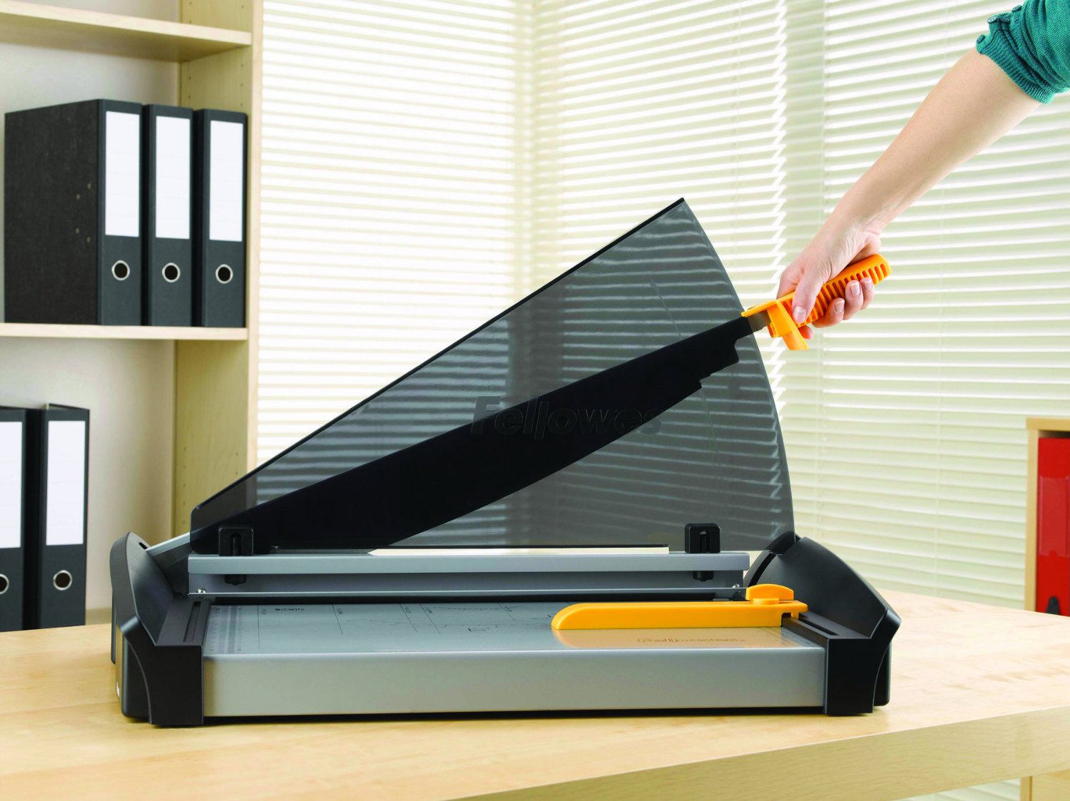 FELLOWES Kollu Giyotin Plasma A3